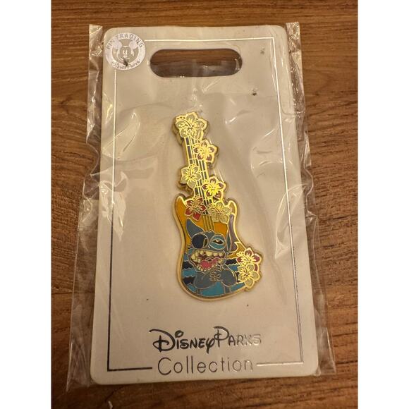 🎸 Disney Lilo and Stitch Guitar Mystery LR Pin - 2019 Guitar LR Lilo & Stitch - Picture 1 of 4